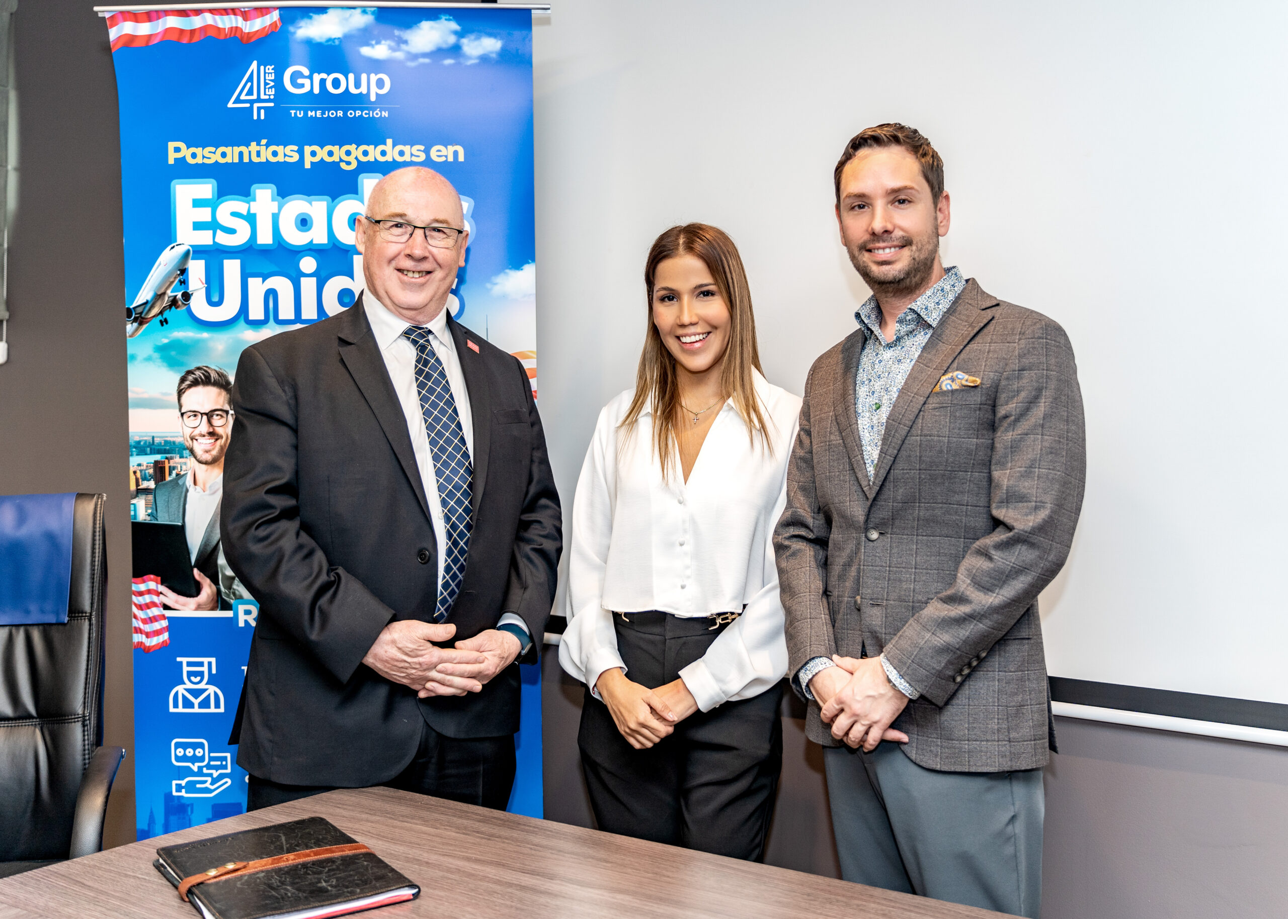 Nosotros CEO de Forever Experience junto a sponsors de pasantías pagadas | Colaboración y oportunidades de internship internacional para estudiantes