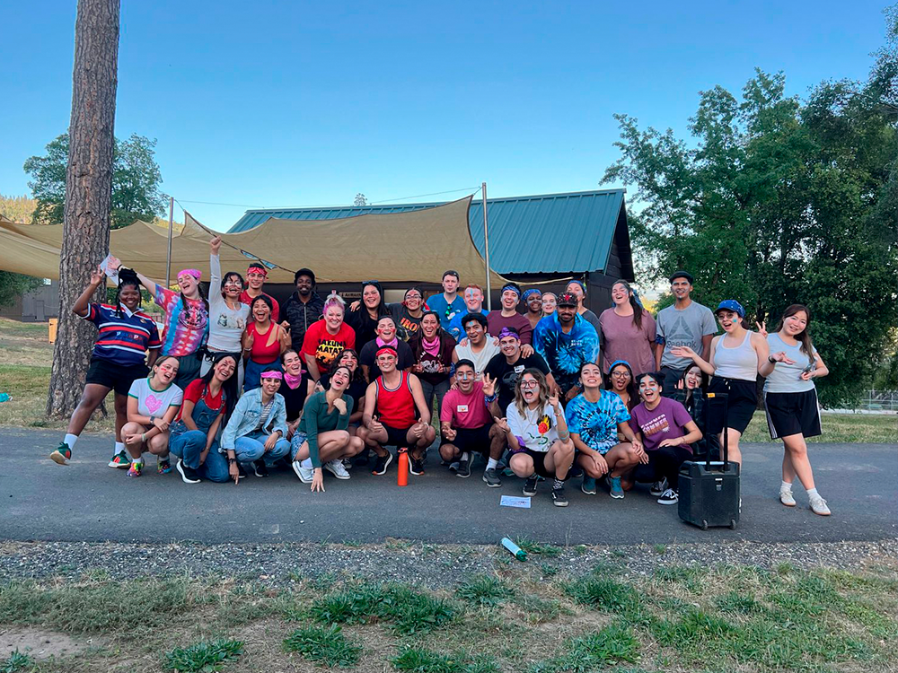 Varios estudiantes participando en los cursos CAMM Counselor en Estados Unidos con Forever Experience.