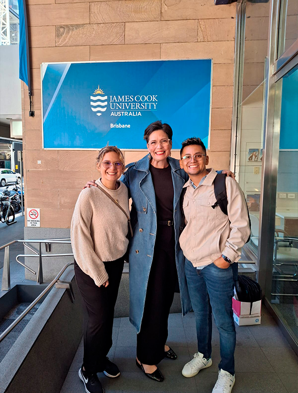 Estudiantes participando en el programa de idiomas en James Cook University | Aprendizaje de inglés y experiencia internacional con Forever Experience