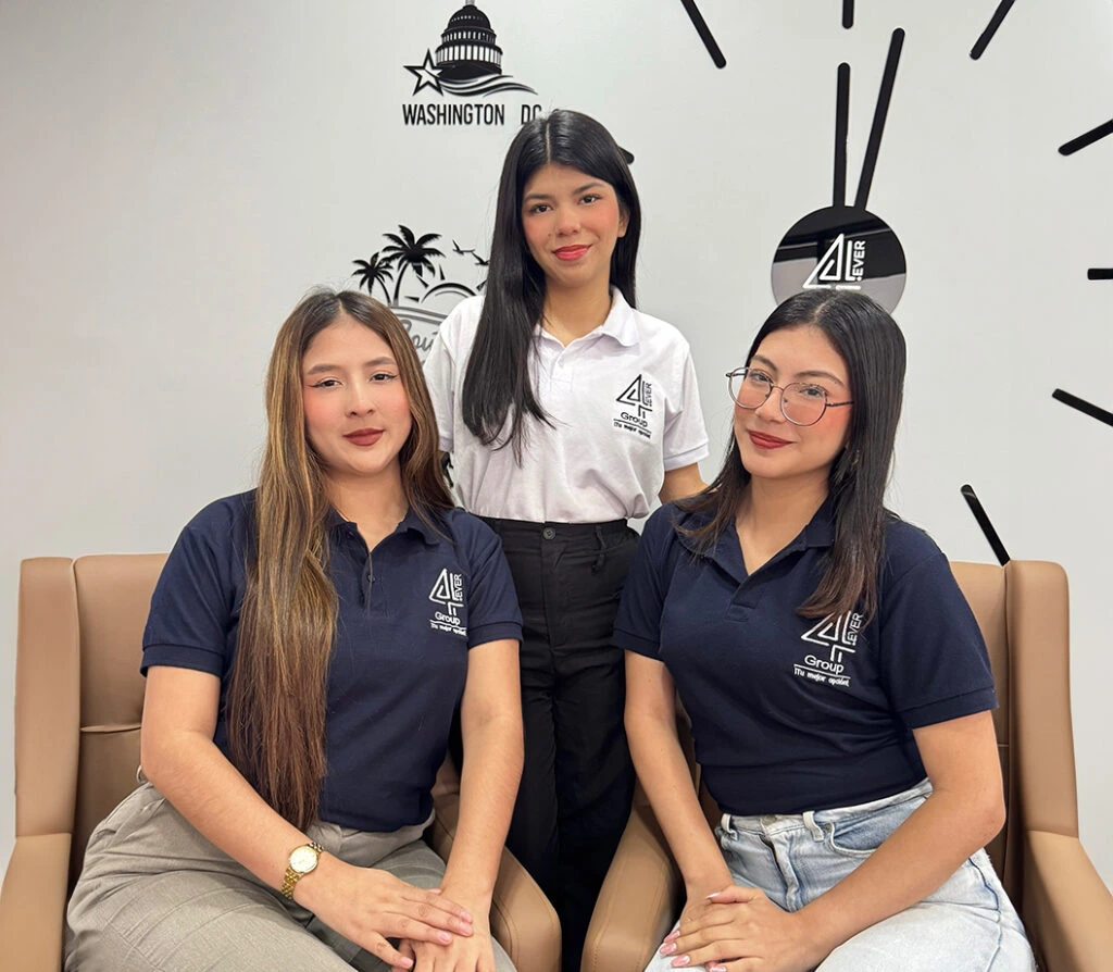 Asesoras de programas internacionales Asesoras de Forever Experience especializadas en programas internacionales en el extranjero